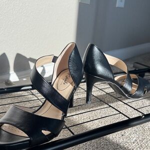 Like new- Life Stride- 3 inch comfortable black heals!